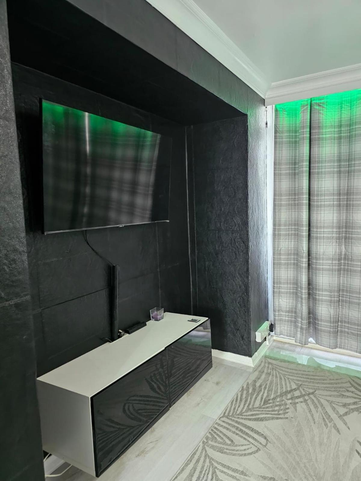 Holiday Apartment Londra Esterno foto